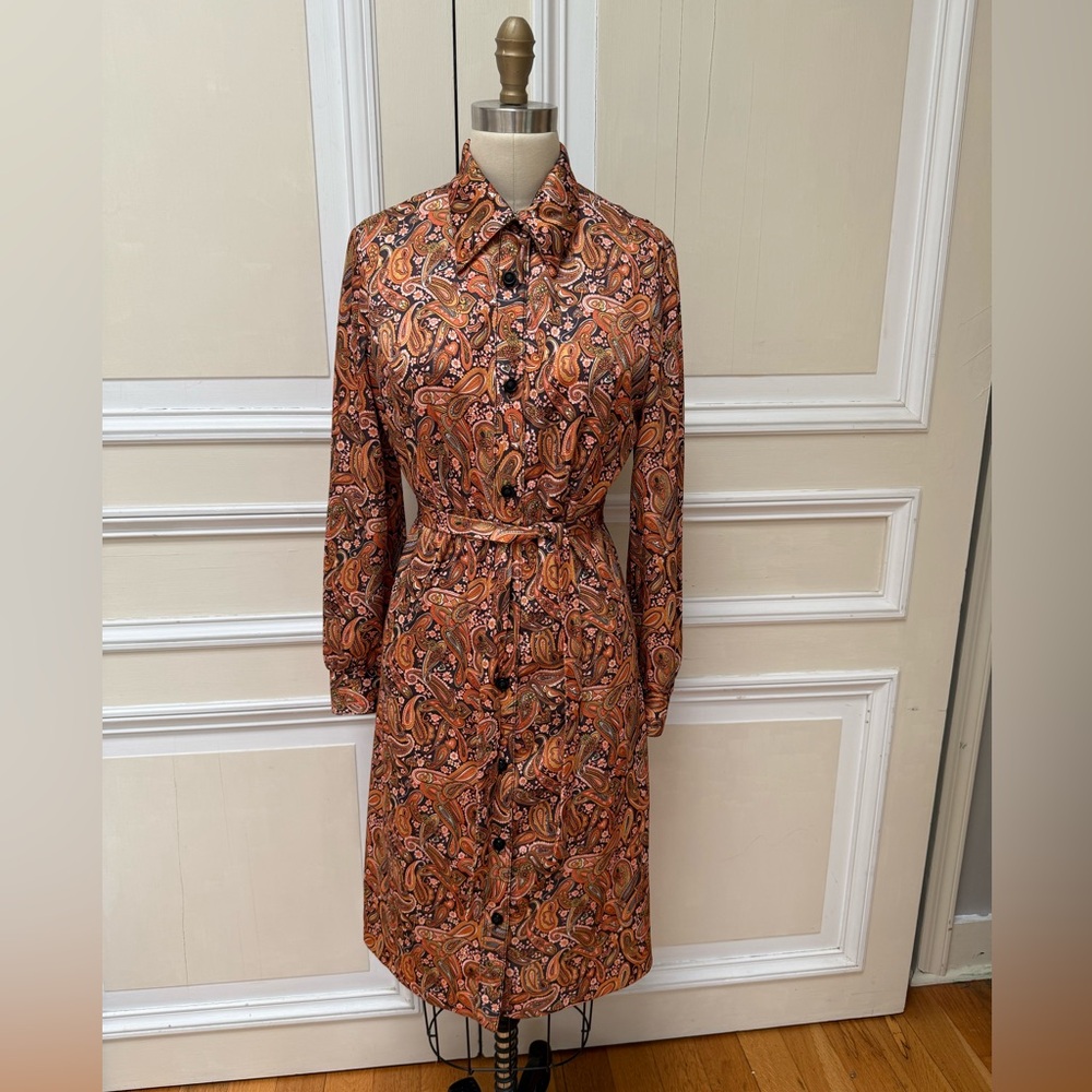 1970’s Women’s paisley print shirt dress